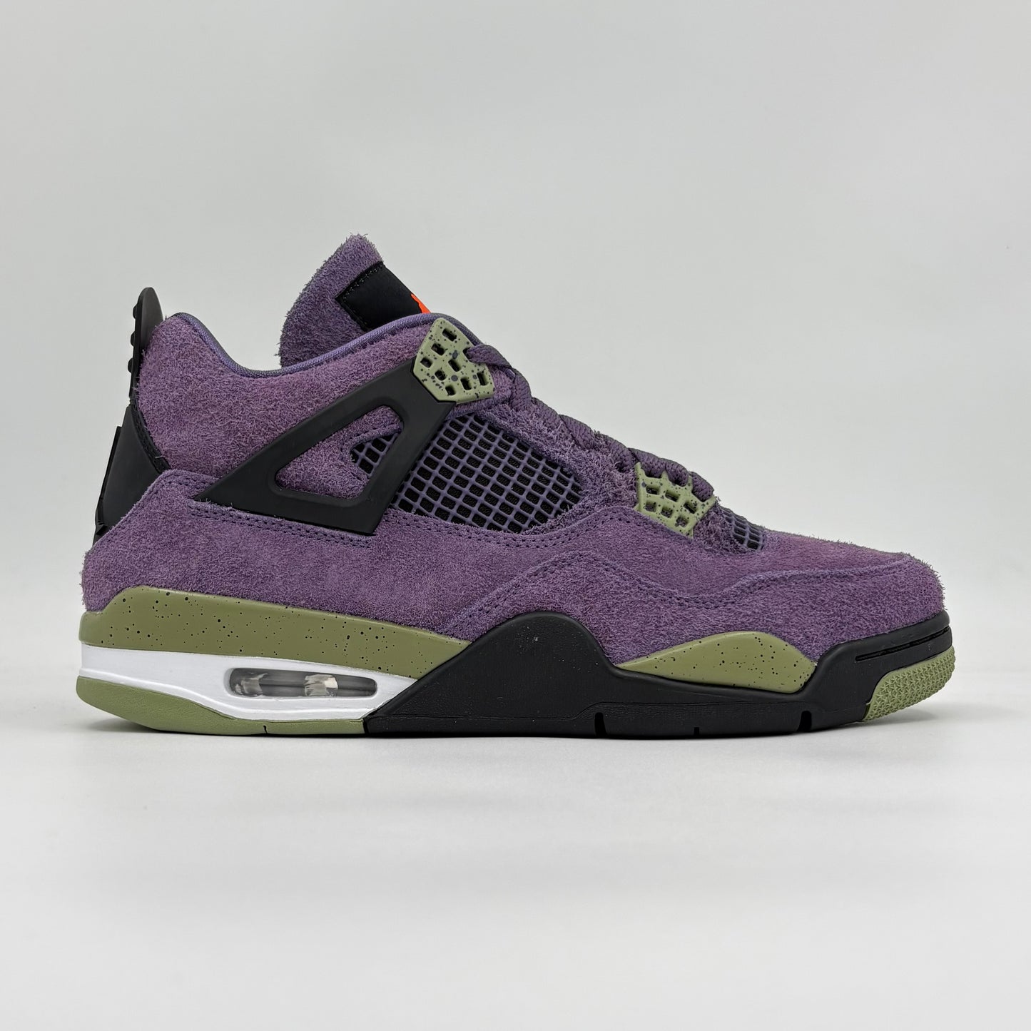 Jordan 4 Retro
Canyon Purple (Women's)