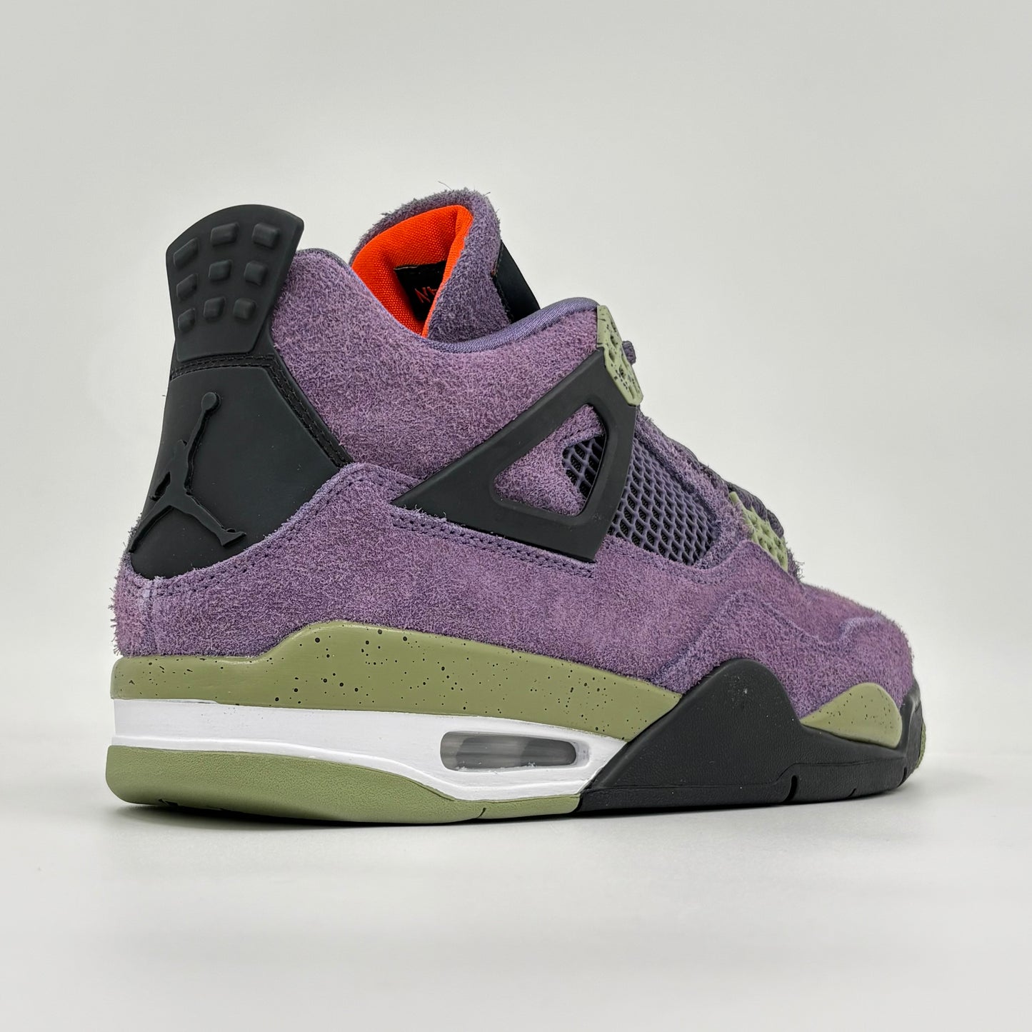 Jordan 4 Retro
Canyon Purple (Women's)
