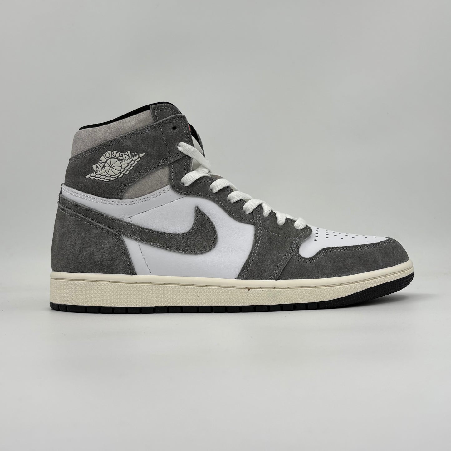 Jordan 1 Retro High OG
Washed Black
