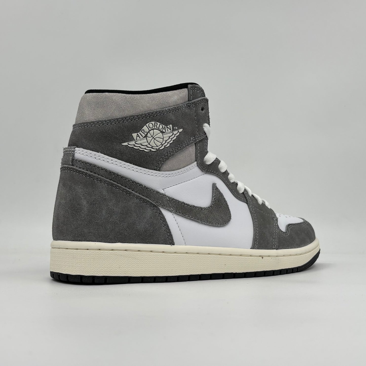 Jordan 1 Retro High OG
Washed Black