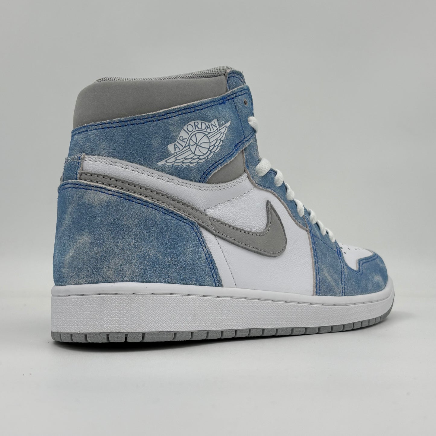 Jordan 1 Retro High
Hyper Royal Smoke Grey