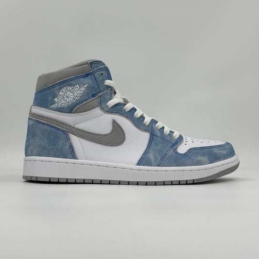 Jordan 1 Retro High
Hyper Royal Smoke Grey