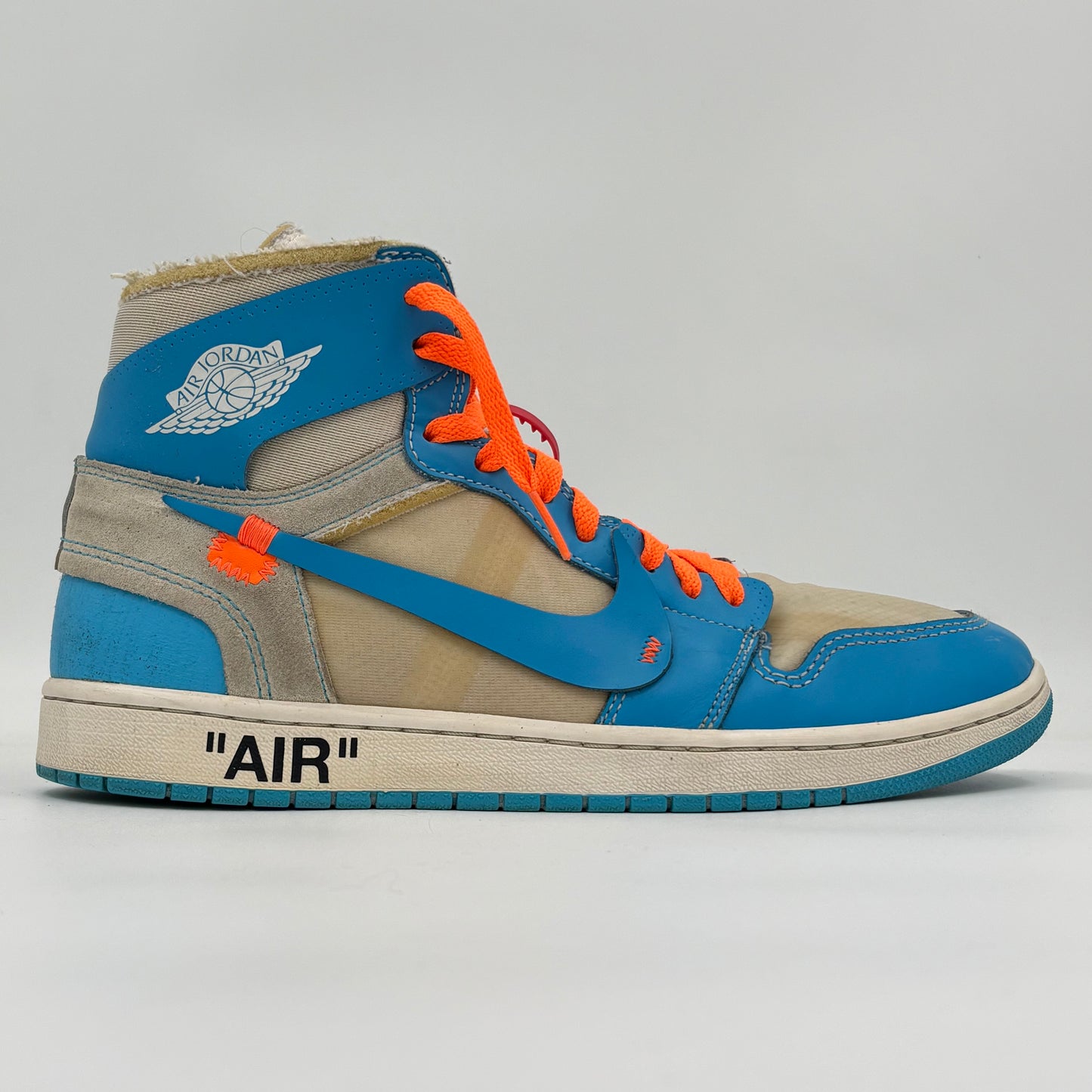 Jordan 1 Retro High
Off-White University Blue