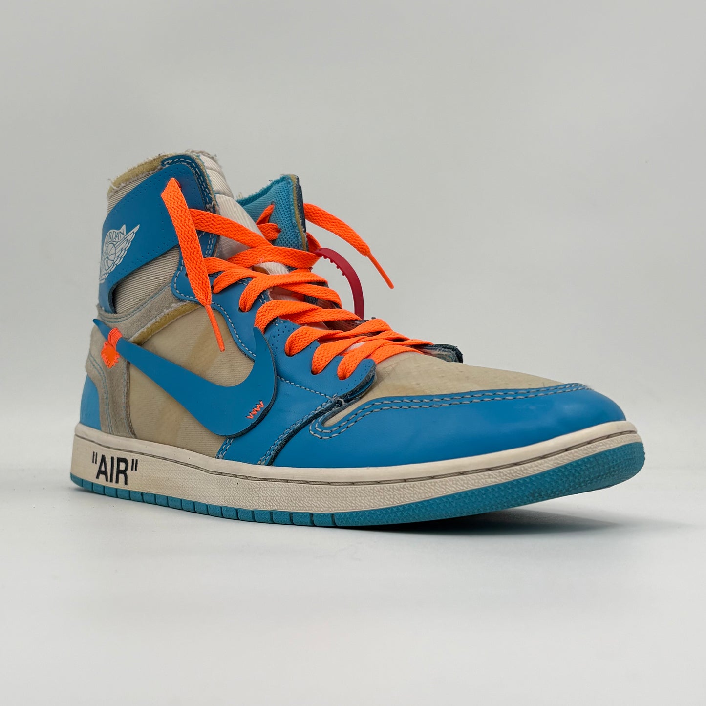 Jordan 1 Retro High
Off-White University Blue