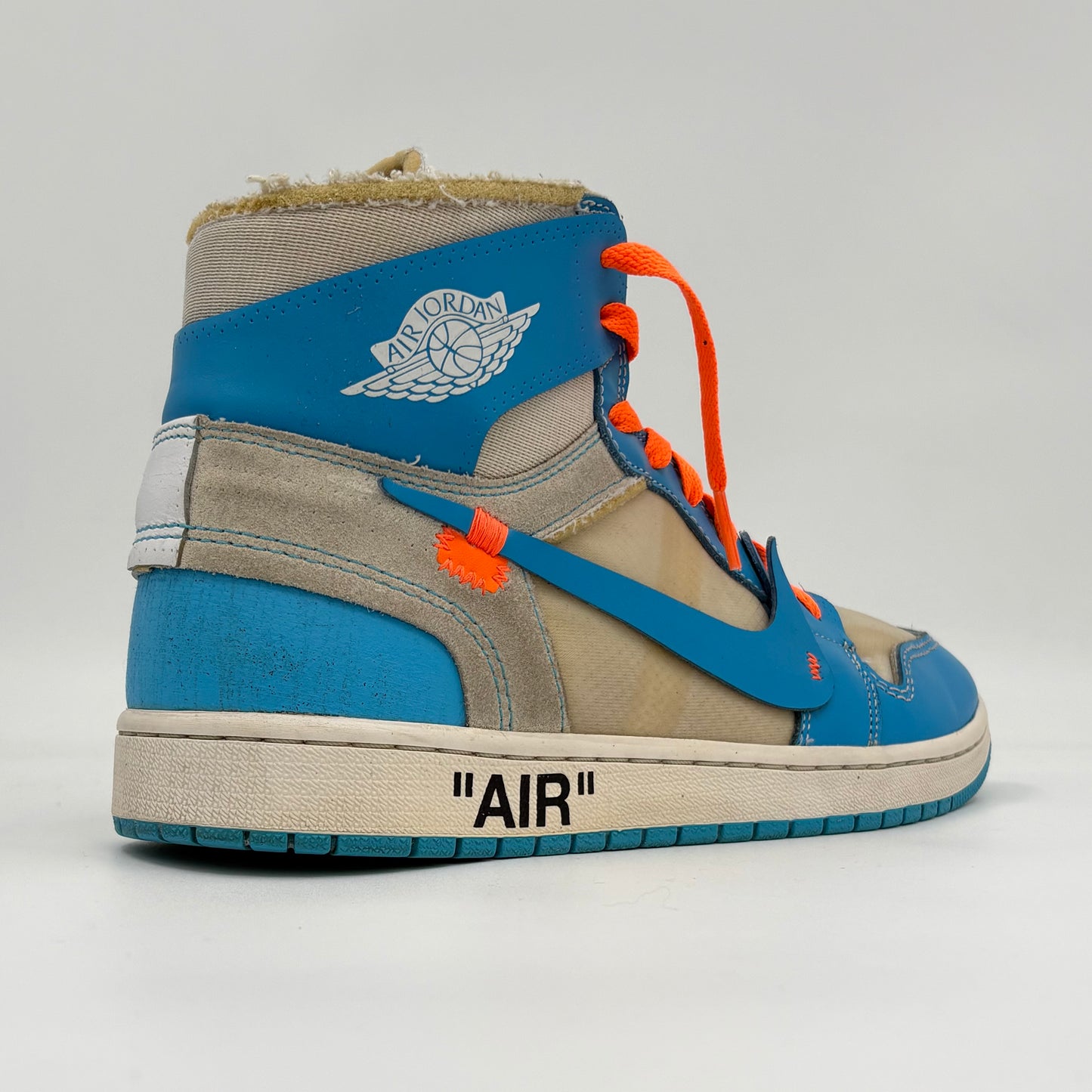 Jordan 1 Retro High
Off-White University Blue